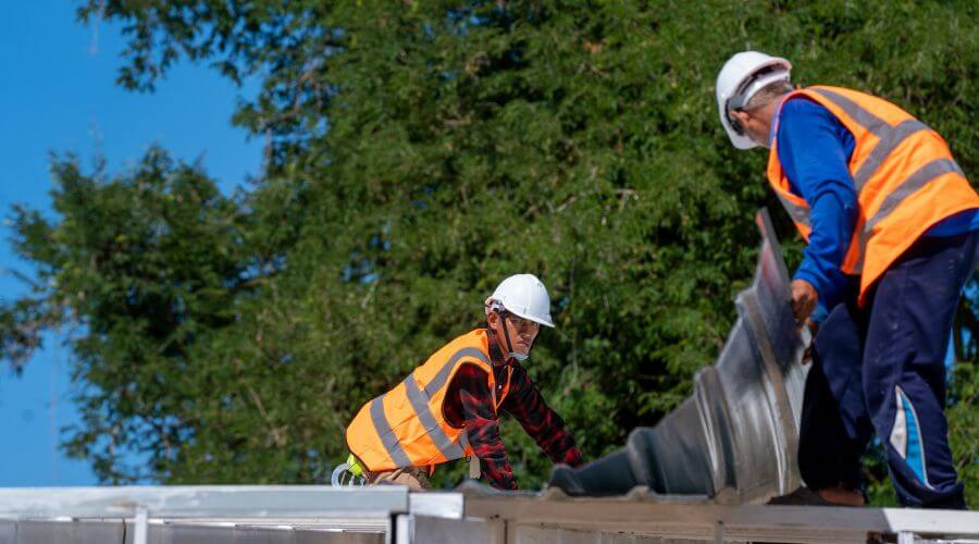 Professional new roof installation services in Cohoctah, MI